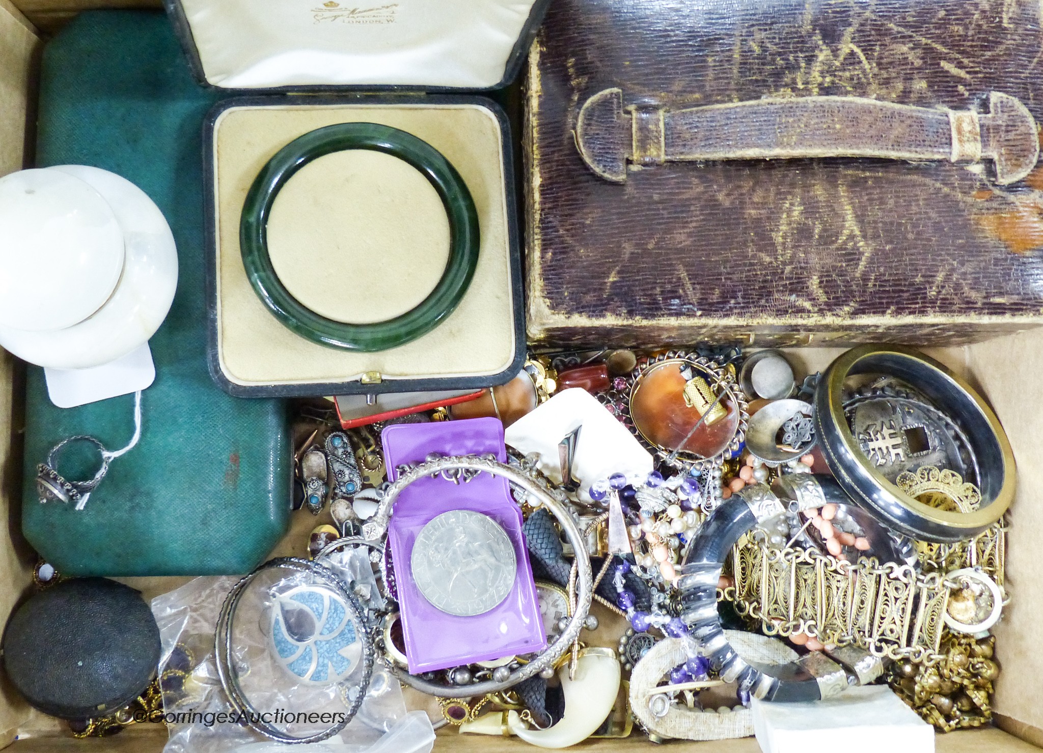 A quantity of assorted 19th century and later jewellery, including 9ct gold cufflink, enamelled dress stud, garnet set jewellery, cameo brooches, Austro Hungarian earrings etc.